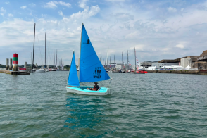 bateau hansa sur l'eau