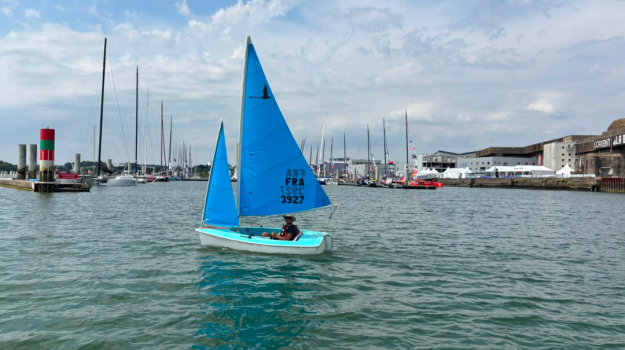 bateau hansa sur l'eau