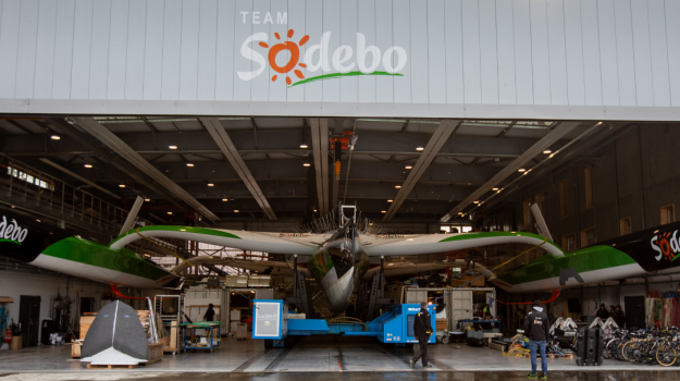 bateau sodebo dans hangar