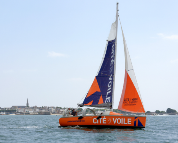 bateau voiles mer